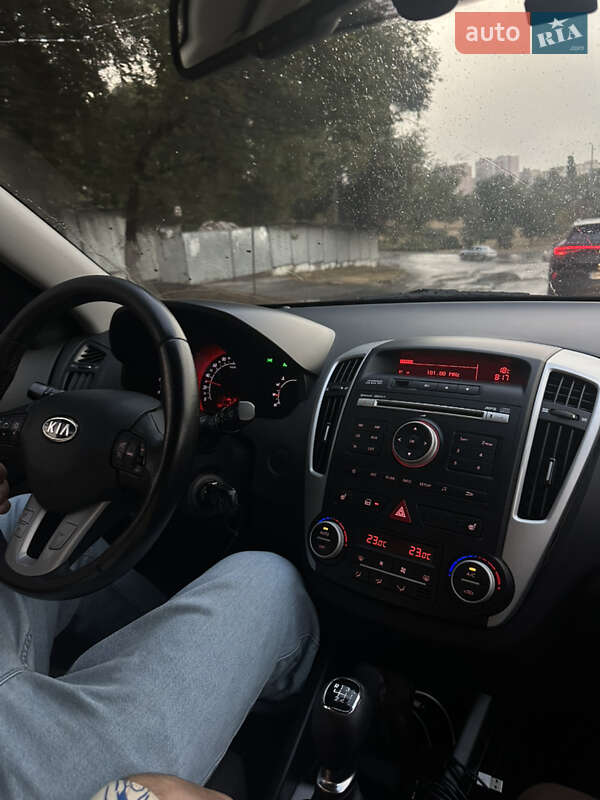 Хэтчбек Kia Ceed 2010 в Одессе
