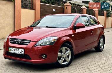 Хэтчбек Kia Ceed 2008 в 
