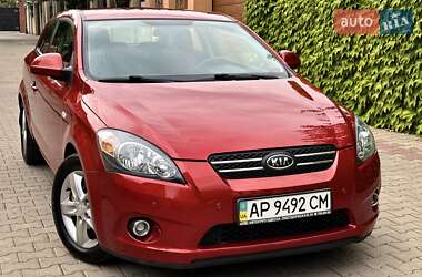 Хэтчбек Kia Ceed 2008 в 