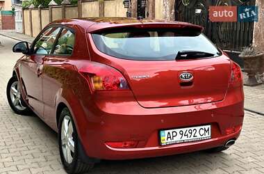 Хэтчбек Kia Ceed 2008 в 