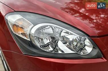 Хэтчбек Kia Ceed 2008 в 