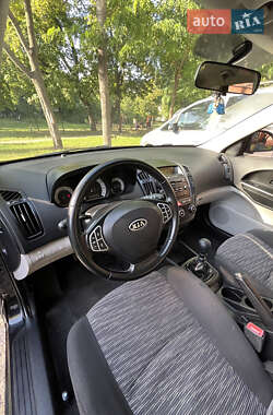 Хэтчбек Kia Ceed 2009 в 