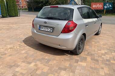 Хэтчбек Kia Ceed 2007 в 