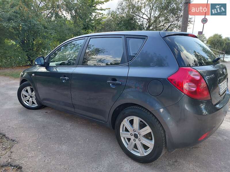 Хетчбек Kia Ceed 2008 в Києві фото 2 Хетчбек Kia Ceed 2008 в Києві