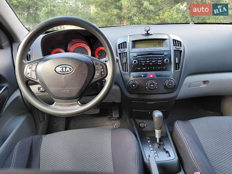 Хетчбек Kia Ceed 2008 в Києві фото 6 Хетчбек Kia Ceed 2008 в Києві