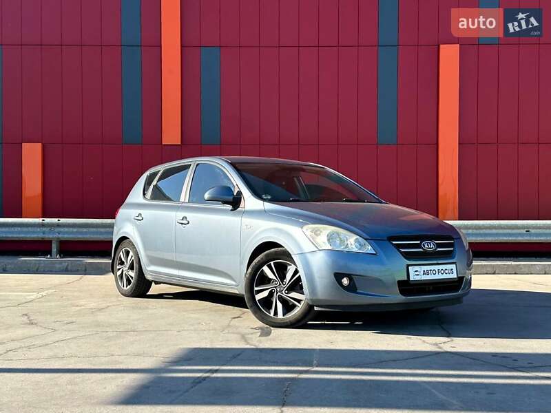 Хэтчбек Kia Ceed 2007 в 