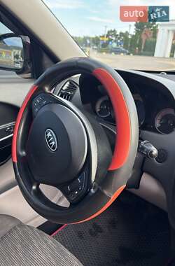 Хэтчбек Kia Ceed 2007 в 