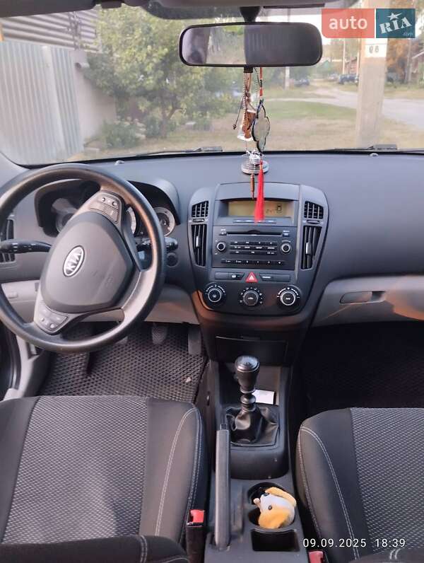 Хэтчбек Kia Ceed 2007 в Сновске