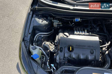 Хэтчбек Kia Ceed 2010 в 