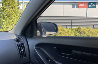 Хэтчбек Kia Ceed 2010 в 