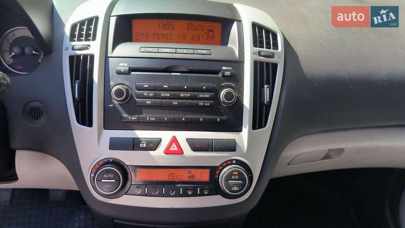 Хэтчбек Kia Ceed 2008 в Киеве