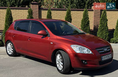 Хэтчбек Kia Ceed 2008 в 