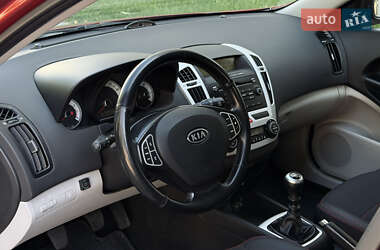 Хэтчбек Kia Ceed 2008 в 