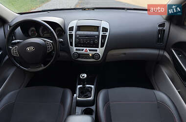 Хэтчбек Kia Ceed 2008 в 
