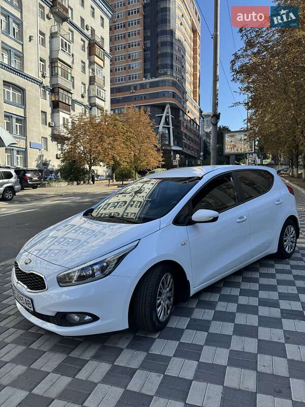 Хэтчбек Kia Ceed 2013 в Киеве