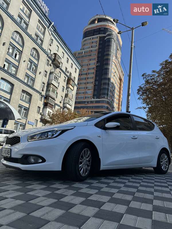 Хэтчбек Kia Ceed 2013 в Киеве
