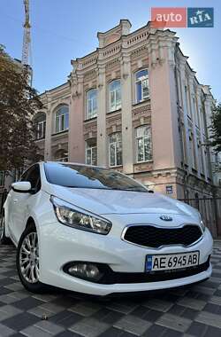 Хэтчбек Kia Ceed 2013 в 