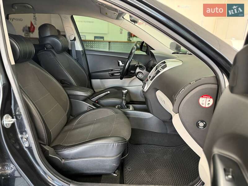 Хэтчбек Kia Ceed 2008 в Киеве