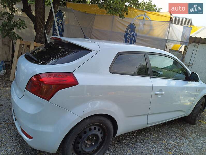 Хэтчбек Kia Ceed 2008 в Днепре