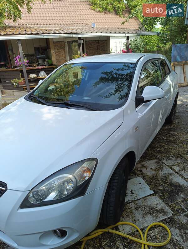 Хэтчбек Kia Ceed 2008 в Днепре