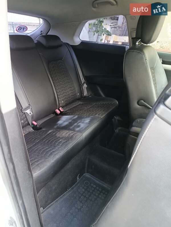 Хэтчбек Kia Ceed 2008 в Днепре