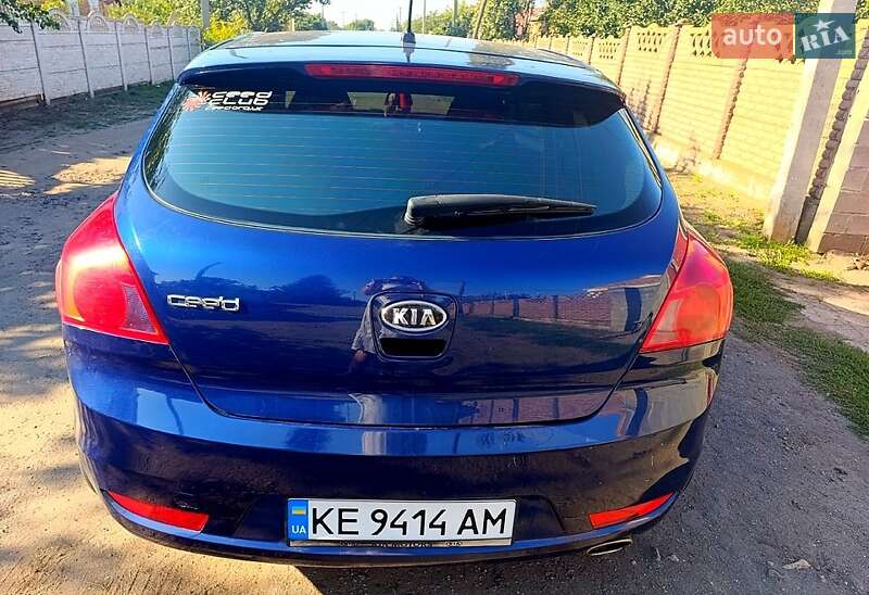 Хетчбек Kia Ceed 2008 в 