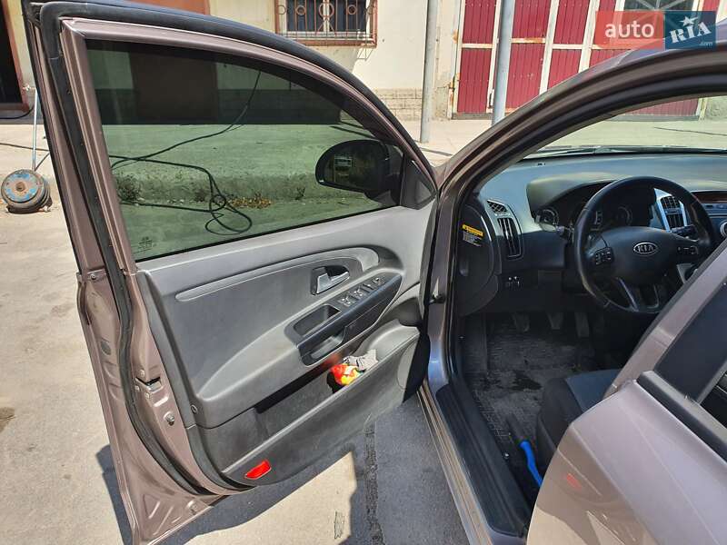 Универсал Kia Ceed 2012 в Кривом Роге