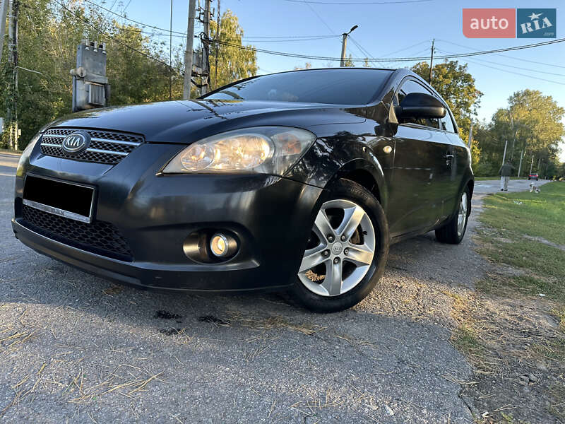 Хэтчбек Kia Ceed 2008 в Киеве