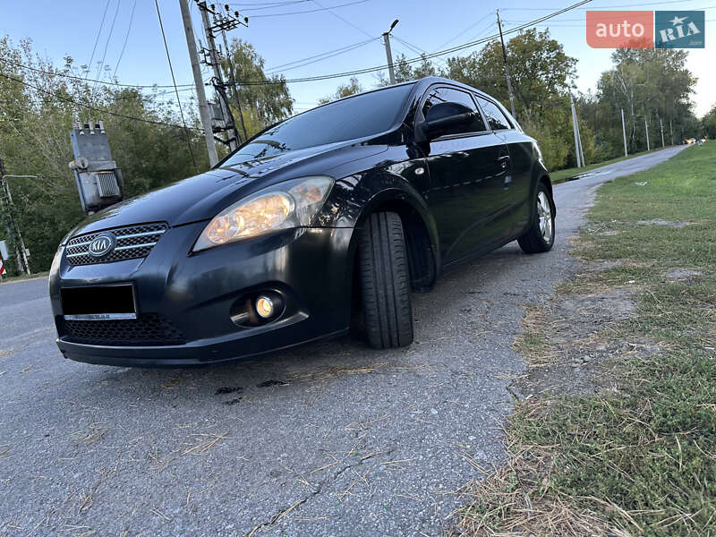Хэтчбек Kia Ceed 2008 в Киеве