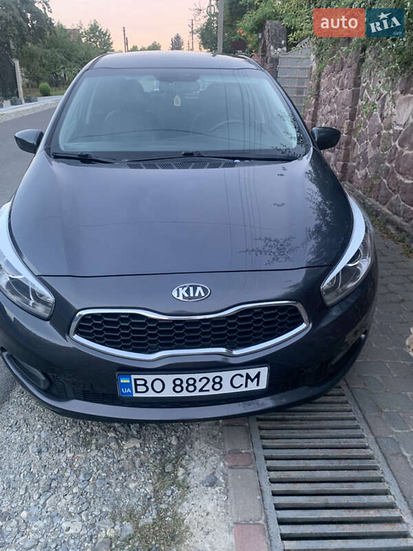 Хэтчбек Kia Ceed 2013 в 