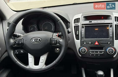 Хэтчбек Kia Ceed 2010 в 