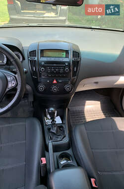 Хэтчбек Kia Ceed 2008 в 
