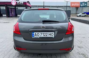 Хетчбек Kia Ceed 2011 в 