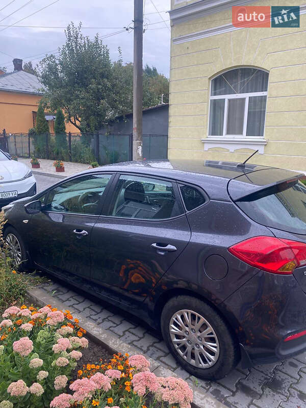 Хэтчбек Kia Ceed 2013 в Ивано-Франковске