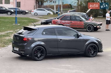 Хэтчбек Kia Ceed 2010 в 