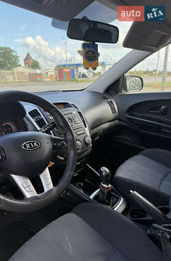 Хэтчбек Kia Ceed 2011 в 
