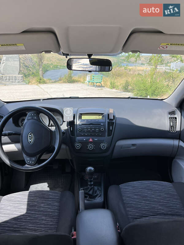 Хэтчбек Kia Ceed 2008 в Южноукраинске