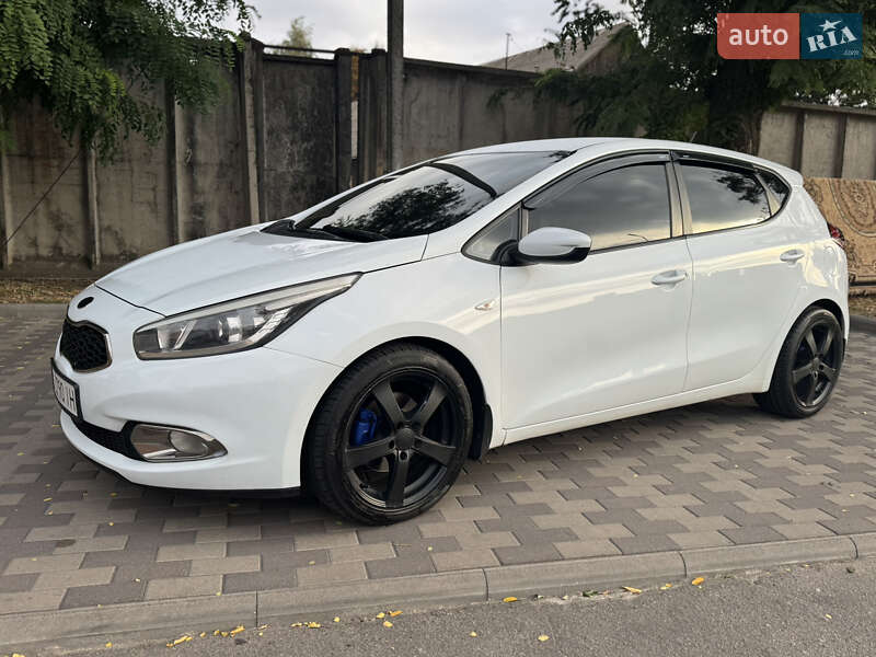 Хэтчбек Kia Ceed 2012 в Лубнах