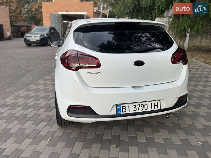 Хэтчбек Kia Ceed 2012 в Лубнах