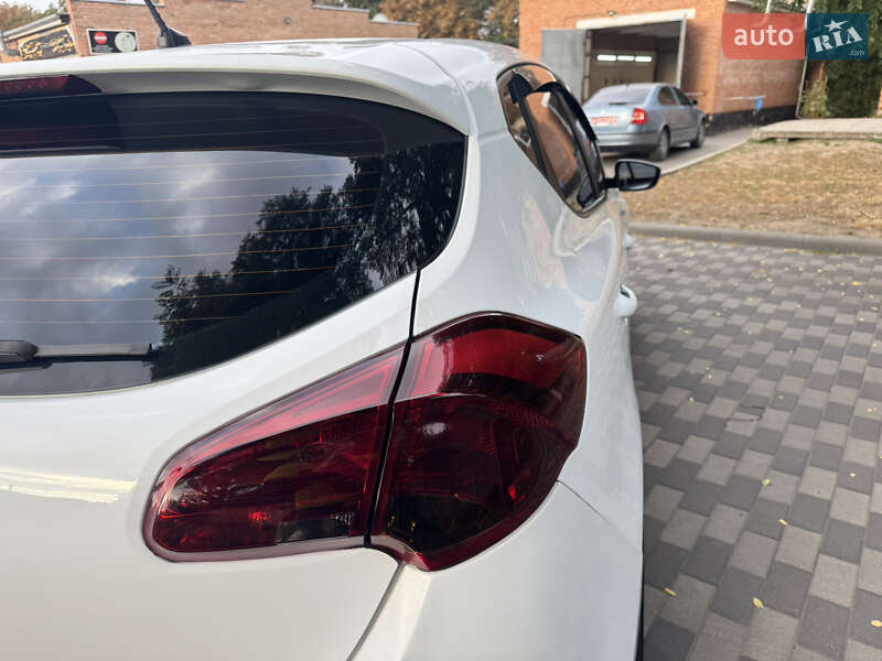 Хэтчбек Kia Ceed 2012 в Лубнах