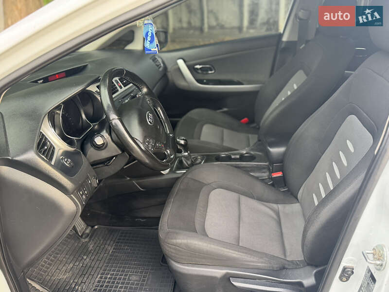 Хэтчбек Kia Ceed 2012 в Лубнах