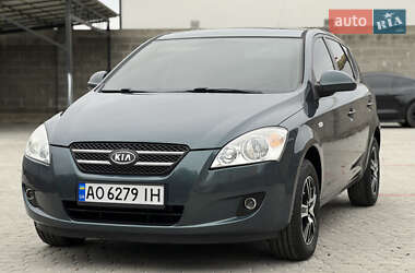 Хэтчбек Kia Ceed 2007 в 