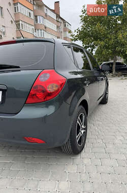Хэтчбек Kia Ceed 2007 в 