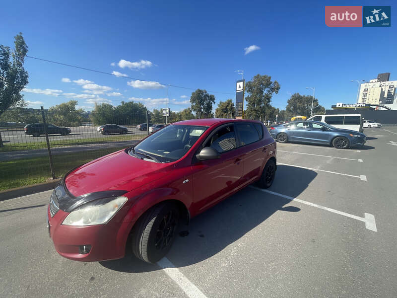 Хэтчбек Kia Ceed 2008 в Киеве