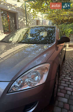 Хэтчбек Kia Ceed 2008 в 