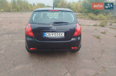 Хэтчбек Kia Ceed 2007 в 