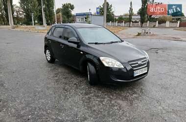 Хэтчбек Kia Ceed 2007 в 