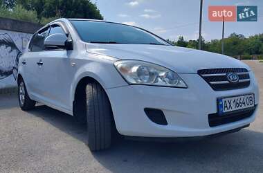 Хэтчбек Kia Ceed 2008 в 