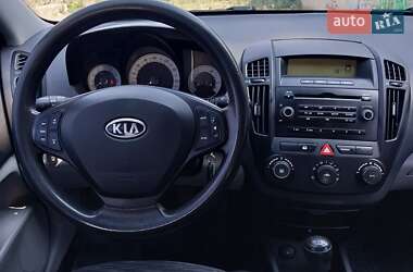Хэтчбек Kia Ceed 2008 в 