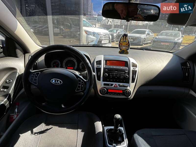 Хэтчбек Kia Ceed 2008 в Киеве